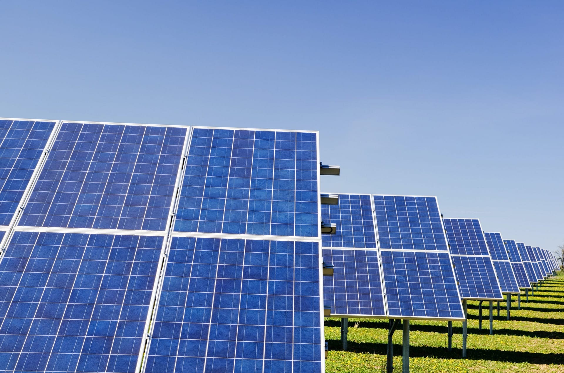 Read more about the article <strong>Is A Commercial Solar System Investment Worth It?</strong>